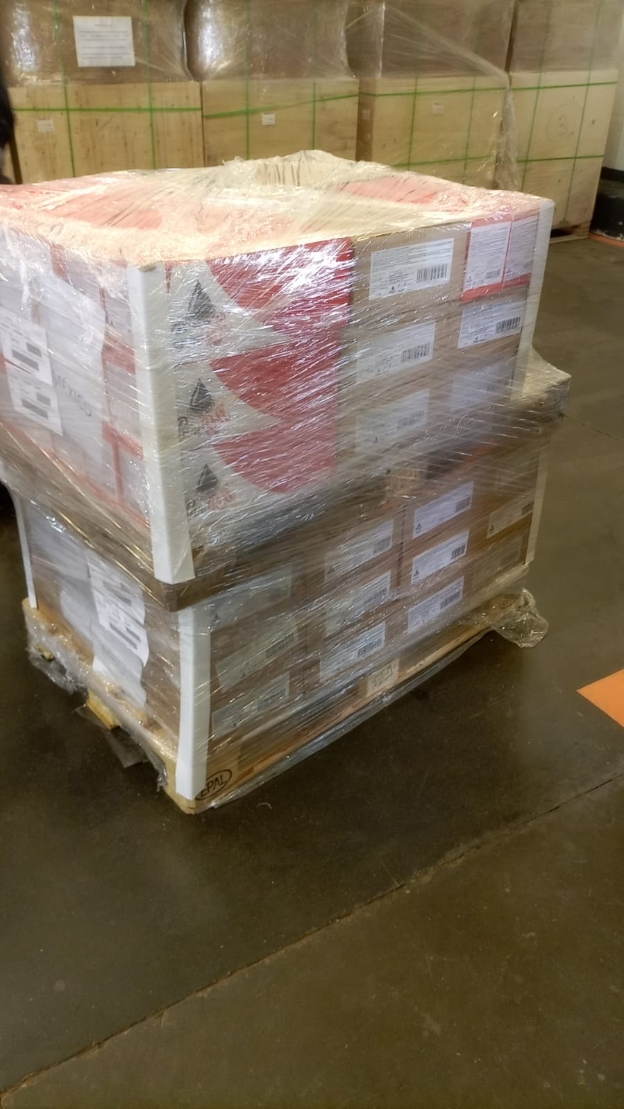 Pallet de confitería rusa importada vía Madrid a México